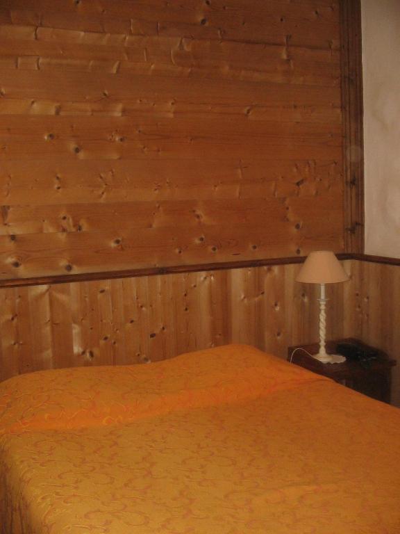 Le Relais De L'Abbaye Otel Tournus Oda fotoğraf