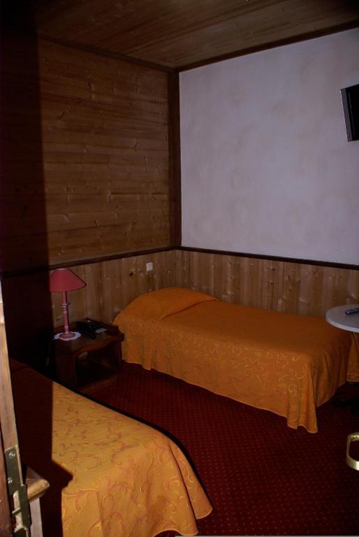 Le Relais De L'Abbaye Otel Tournus Oda fotoğraf