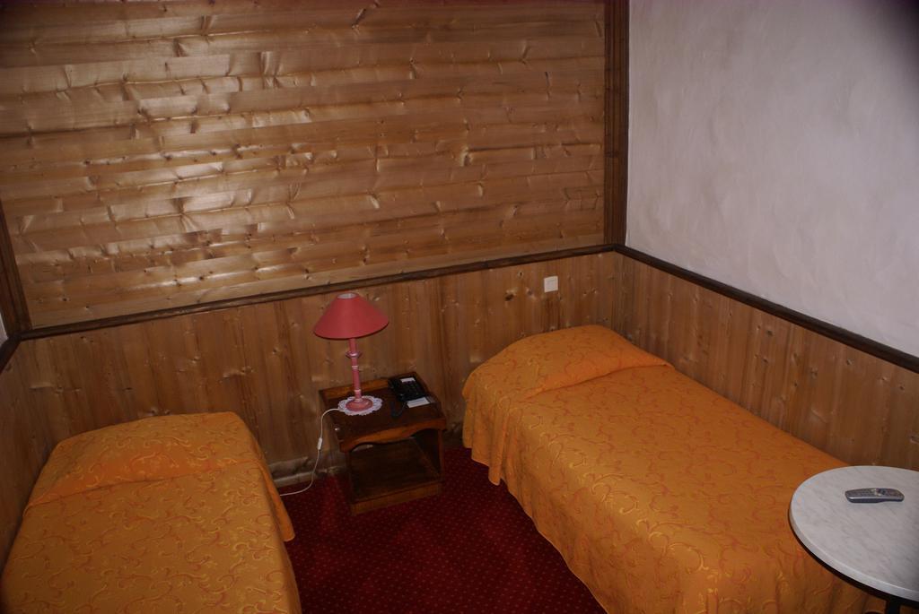 Le Relais De L'Abbaye Otel Tournus Dış mekan fotoğraf